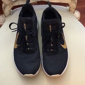 Nike Air Tennis Shoes